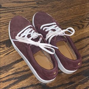 KAANAS burgundy sneaker
